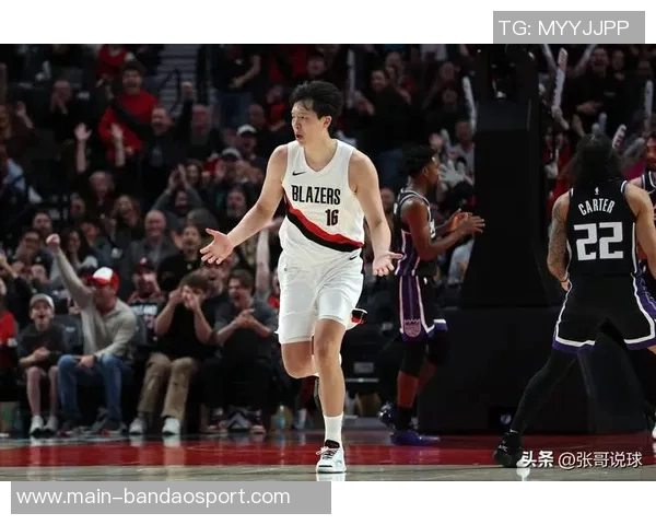 开拓者半场领先勇士16分杨瀚森表现平平库里贡献11分3篮板3助攻 开拓者半场领先勇士16分杨瀚森表现平平库里贡献11分3篮板3助攻