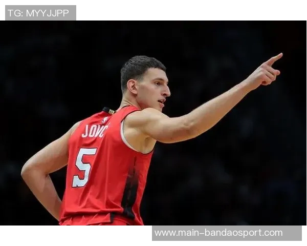 约维奇半场表现亮眼6投3中罚球全中贡献10分外加3篮板2助攻1盖帽 约维奇半场表现亮眼6投3中罚球全中贡献10分外加3篮板2助攻1盖帽