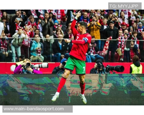 C罗坦言愿意只为国家队效力不再加盟任何俱乐部 C罗坦言愿意只为国家队效力不再加盟任何俱乐部