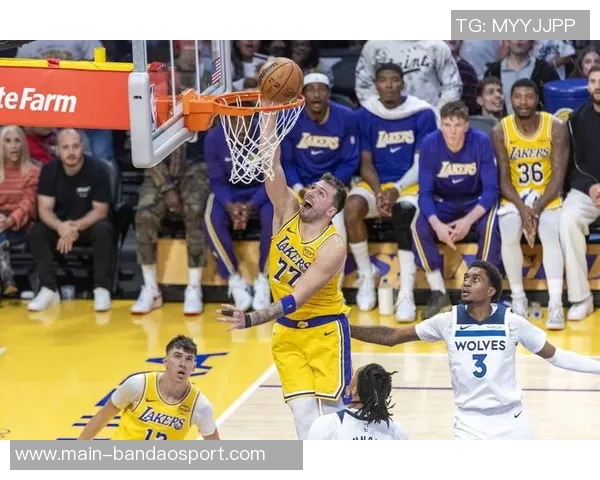 28支球队齐聚赛季首战东契奇马克西文班华子联手轰下四个40分以上 28支球队齐聚赛季首战东契奇马克西文班华子联手轰下四个40分以上