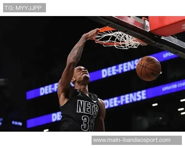 克拉克斯顿今日表现出色11投8中贡献19分7篮板5助攻3盖帽助球队获胜 克拉克斯顿今日表现出色11投8中贡献19分7篮板5助攻3盖帽助球队获胜