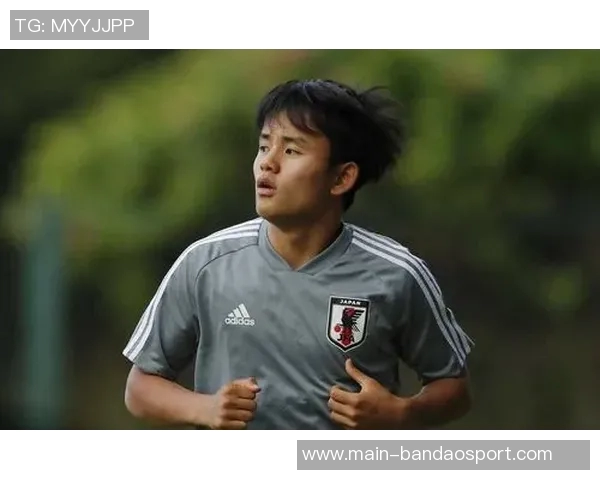 刚满18岁的小伙学驾照女友驾车送他去巴萨训练场 刚满18岁的小伙学驾照女友驾车送他去巴萨训练场