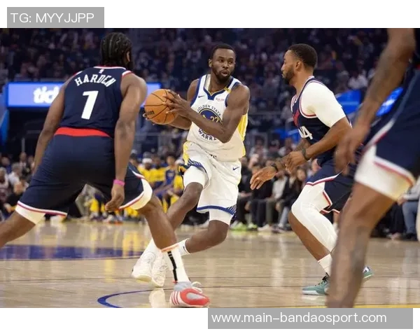 维金斯表现出色却难救球队全场13投9中贡献22分4篮板5助攻3三分球命中 维金斯表现出色却难救球队全场13投9中贡献22分4篮板5助攻3三分球命中