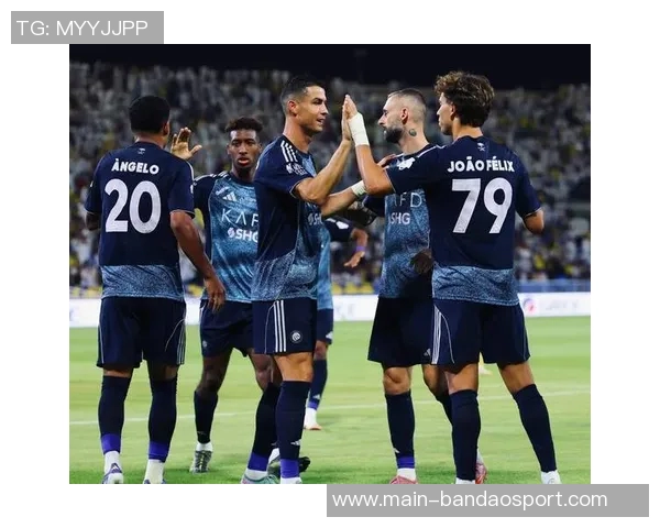 马内射门被挡菲利克斯补射完成帽子戏法球队大胜5-1领先