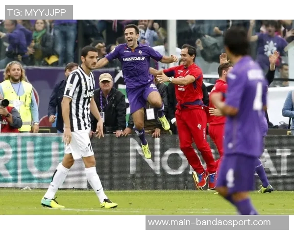 卡斯特罗盛赞劳塔罗称其为意甲历史最佳射手之一并表示能从中学习