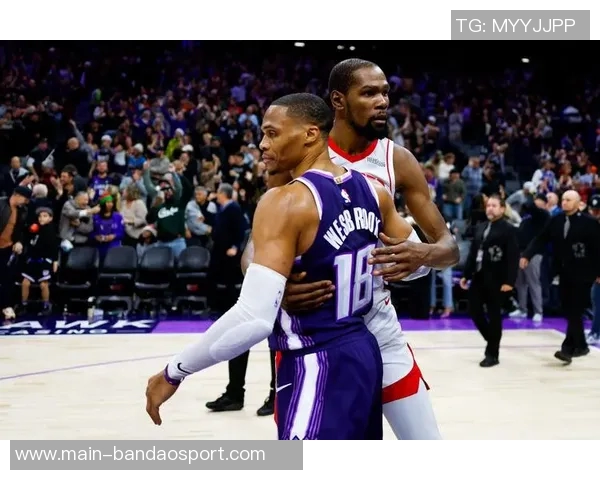 火箭半场落后独行侠杜兰特遭遇犯规困扰申京开局受伤浓眉表现出色